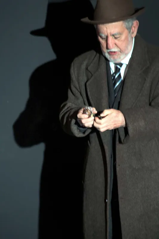 Apolo Theodoro em cena de "Um Bourbon Para Faulkner": o teatro é uma de suas paixões e ele está nos palcos de Londrina desde os anos 1960