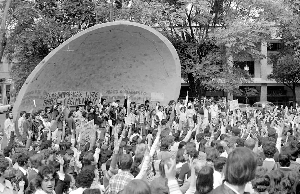Manifestações estudantis também tomavam o centro de Londrina, às vezes, em momentos em que o campus da UEL estava cerceado pela repressão