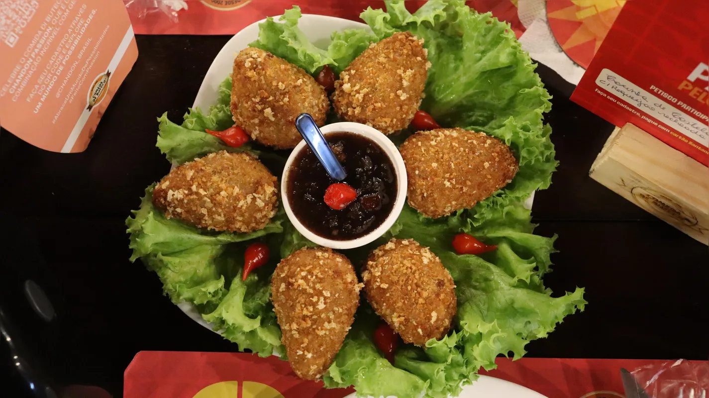 A Chick Grill Espetaria concorre com coxinha de costela recheada com queijo muçarela