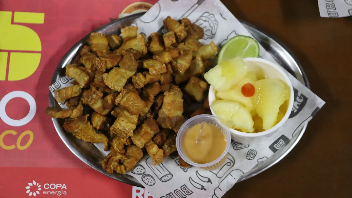 O Poscai Bier reinventa a porção de panceta com mandioca cozida e molho rosê