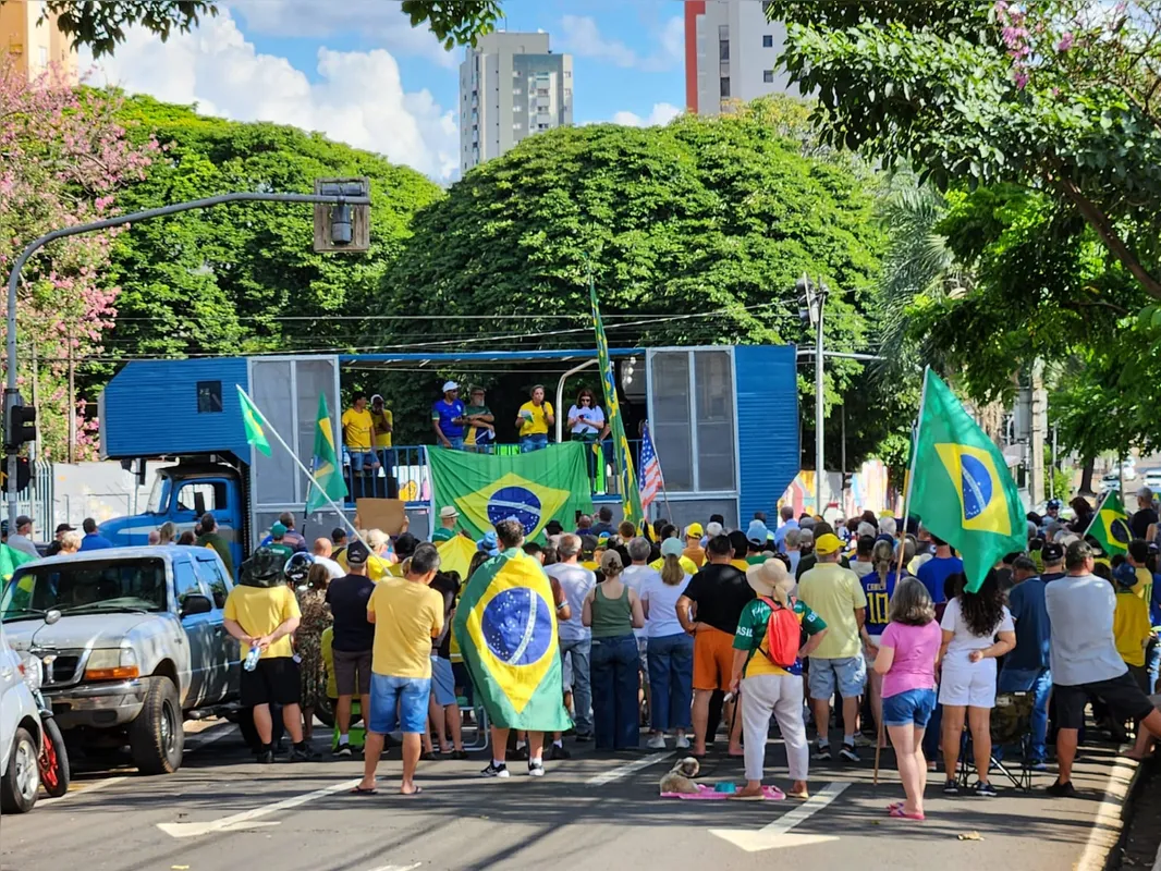 Imagem ilustrativa da imagem Em Londrina, manifestação pede anistia e 'fim da ditadura'
