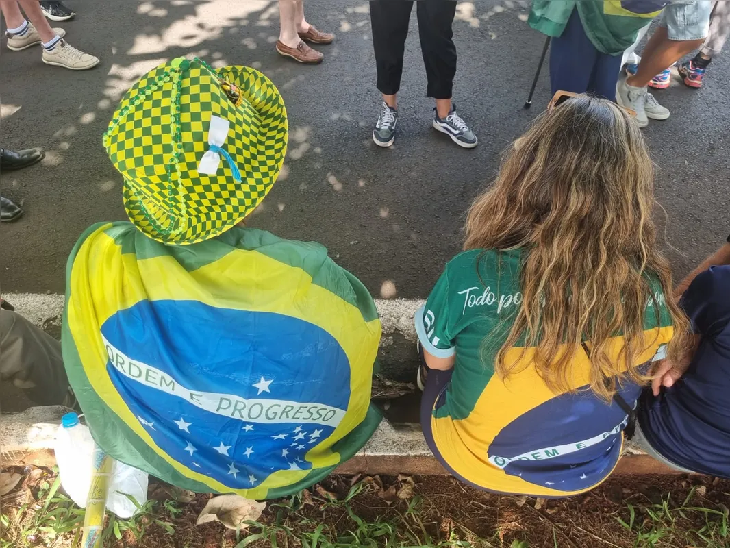 Imagem ilustrativa da imagem Em Londrina, manifestação pede anistia e 'fim da ditadura'