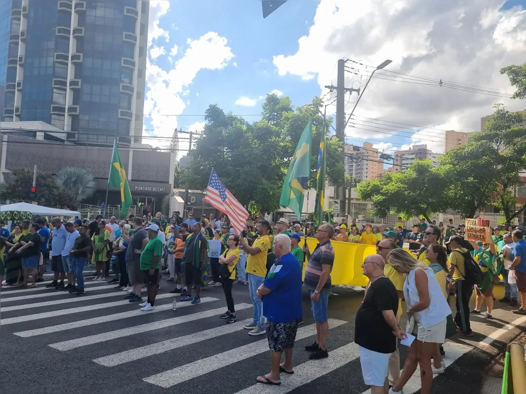 Imagem ilustrativa da imagem Em Londrina, manifestação pede anistia e 'fim da ditadura'