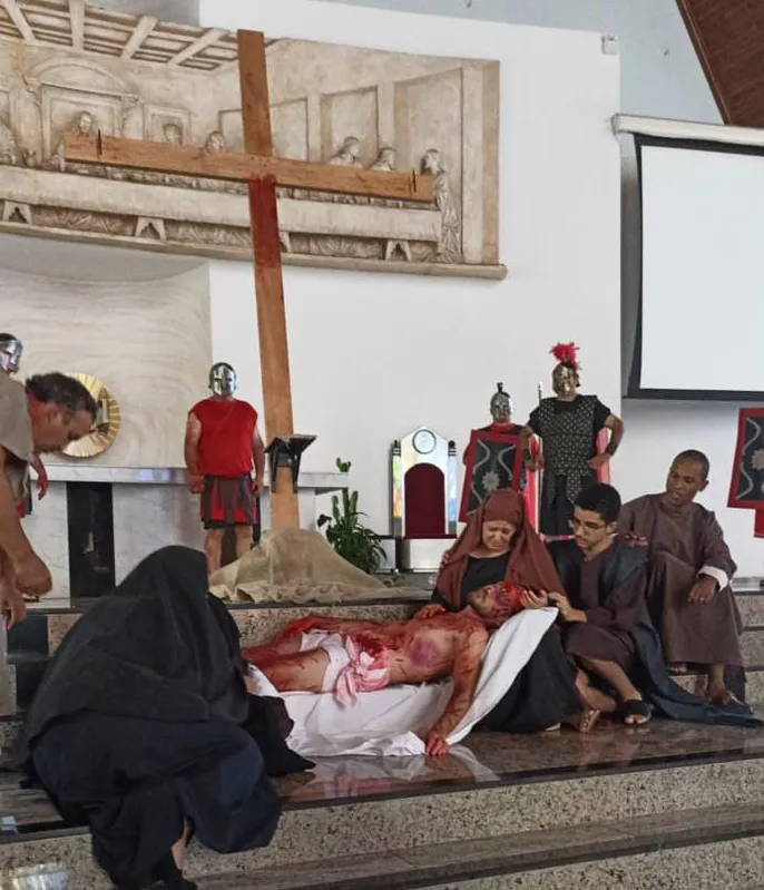 Imagem ilustrativa da imagem Encenação da Via Sacra e confissões renovam fé cristã