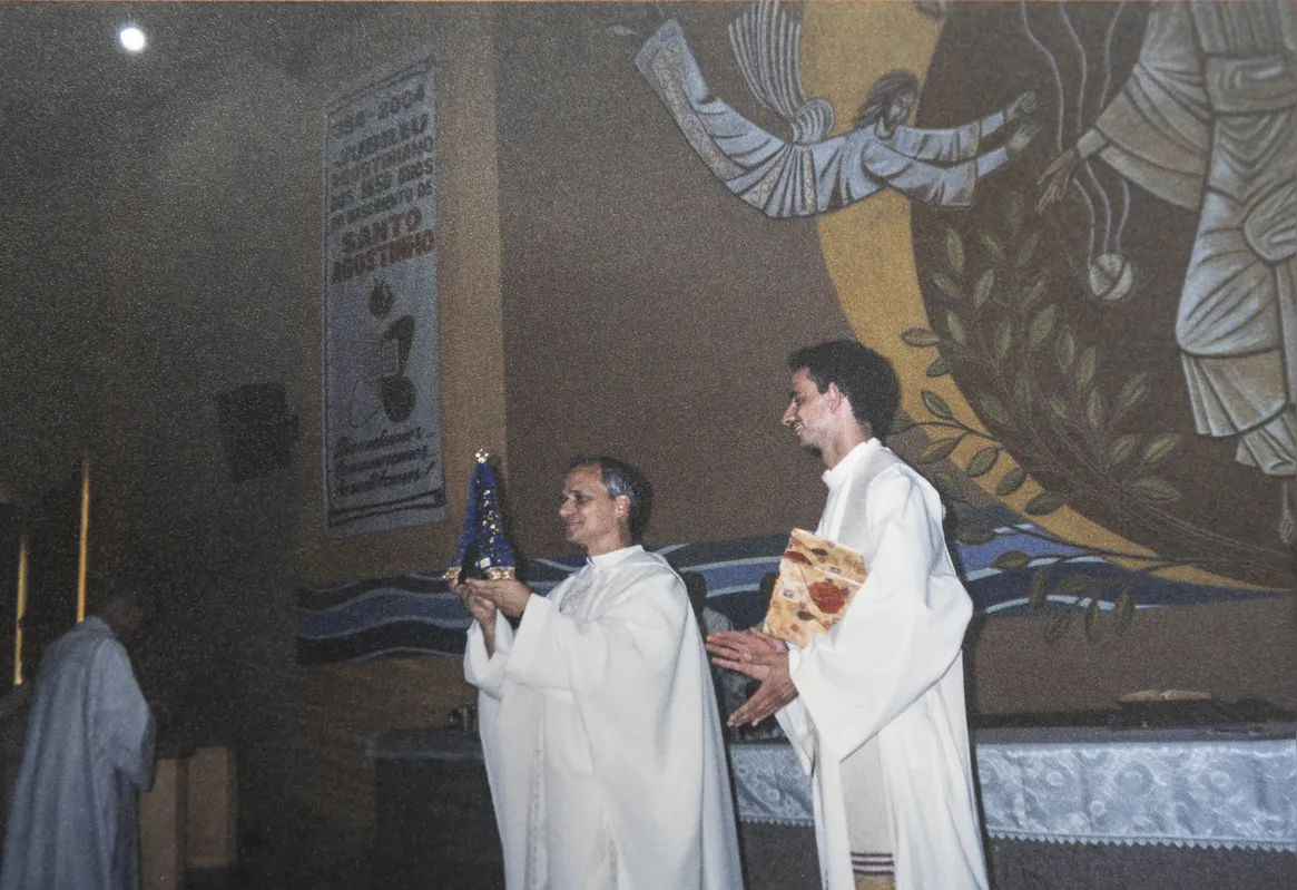 Registro da passagem de Robert Francis Prevost por Rolândia em 2004