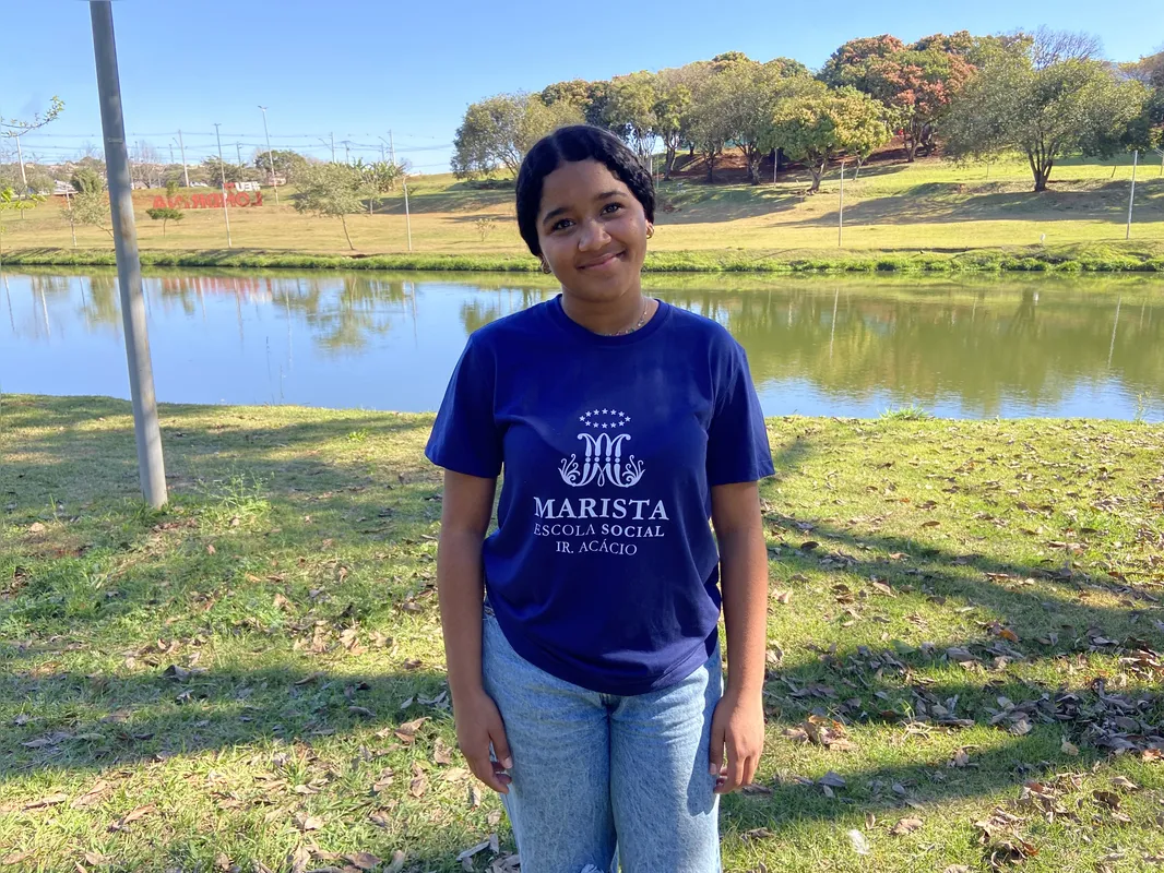 Isabelly Carvalho, 15, aluna do primeiro ano do ensino médio