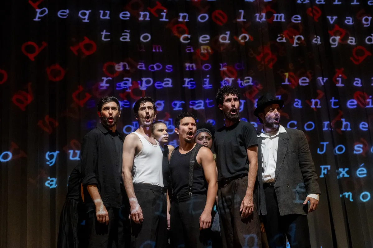 Na dramaturgia de "Daqui Ninguém Sai" estão reunidos mais de 60 textos de Dalton Trevisan