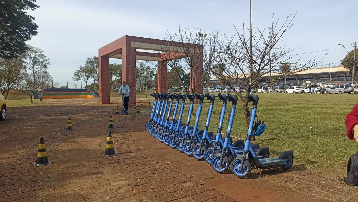 Quem compareceu à feira da CMTU pode receber orientações sobre o uso dos patinetes elétricos compartilhados