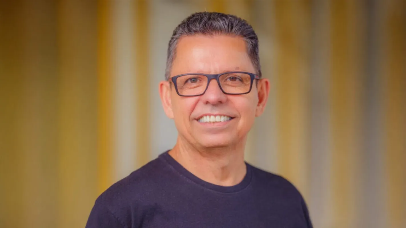 Miguel Sanches Neto: autor paranense tem amis de 40 obras, entre artigos, ensaios, poesia, contos e romances