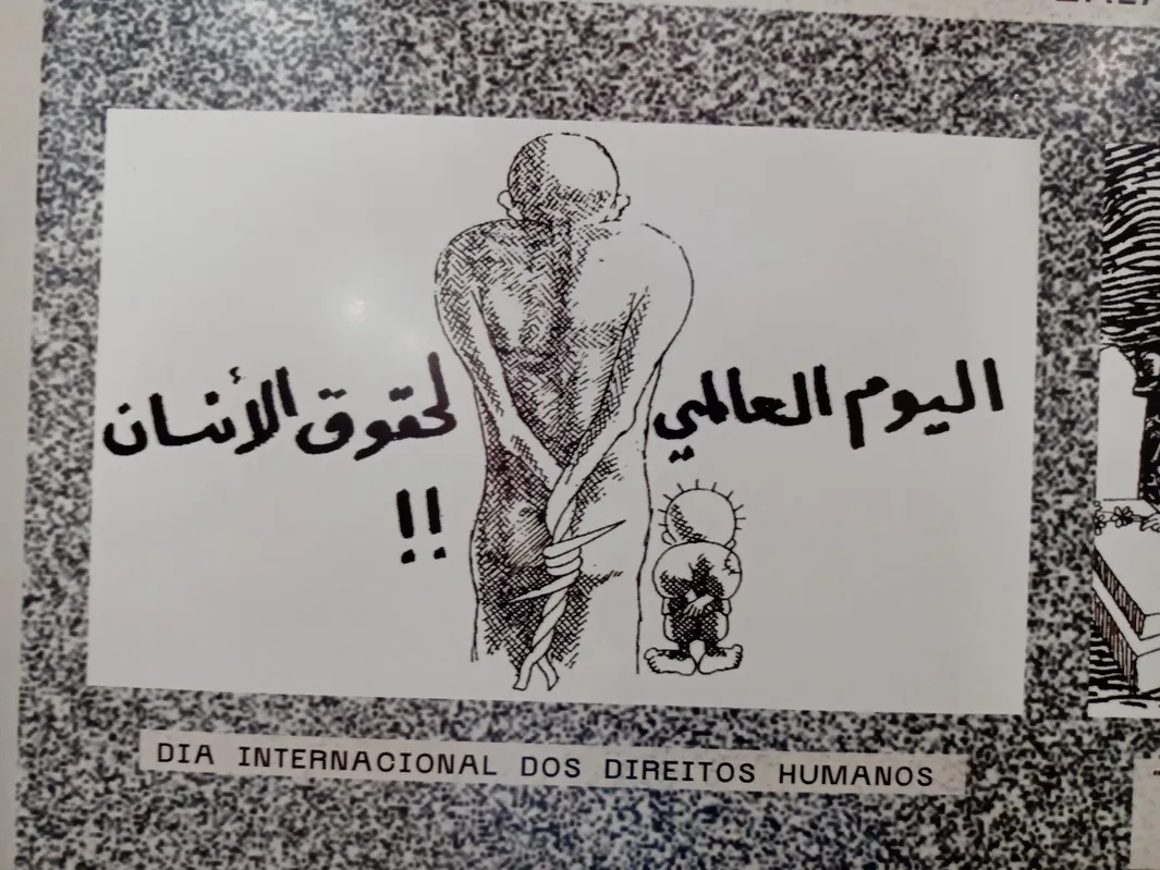 Um dos trabalhos do cartunista palestino Naji al-Ali expostos na UEL