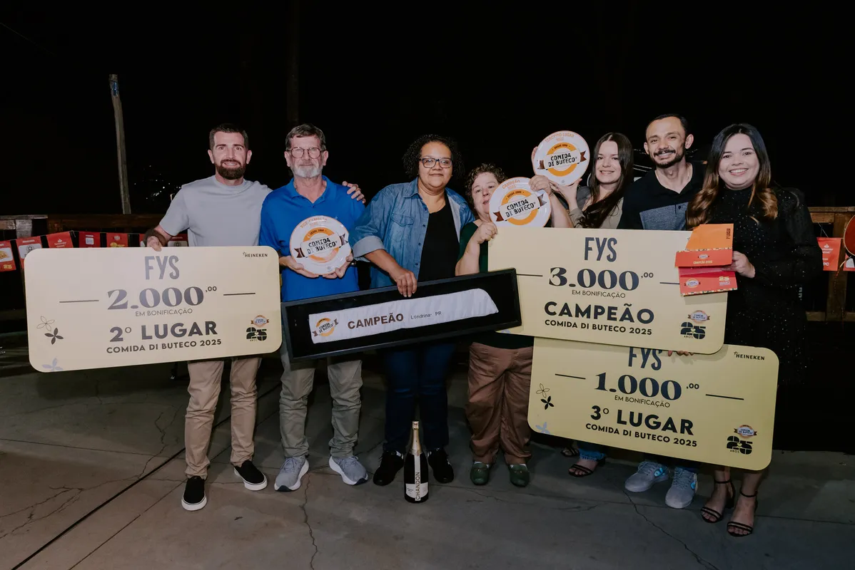 Guilherme e Carlos Roberto Carolli, as campeãs Daniele Braga e Alexandra Alves, Caroline e Renan Sanches e Priscila Pena
