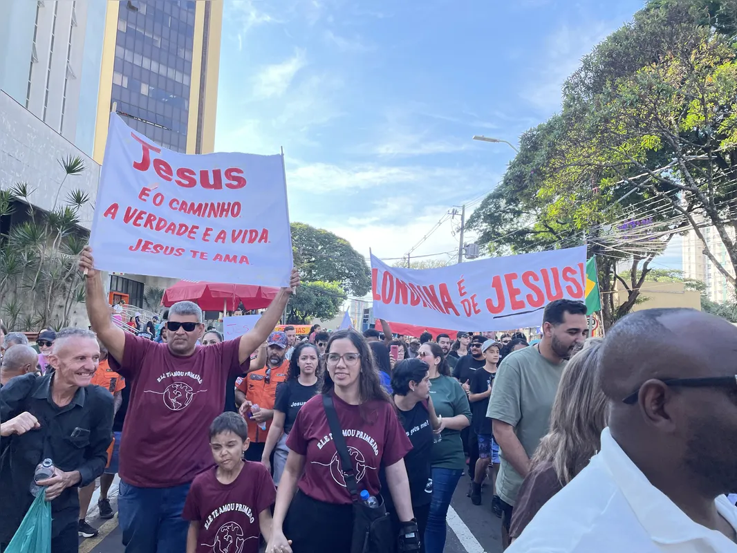 Imagem ilustrativa da imagem Fé: multidão participa de Marcha para Jesus em Londrina