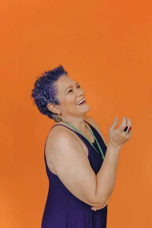 A cantora Silvia Borba está entre os aristas que participam da Feira Flua neste domingo (15)