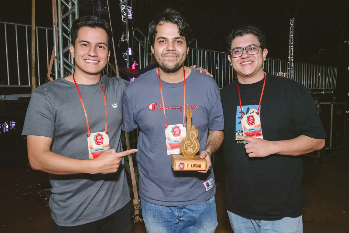 A canção Olhar do Capiau, de Victor Francisco de Araújo, interpretada por João Vinícius, Gustavo e Gusta (Londrina/PR), conquistou o primeiro lugar