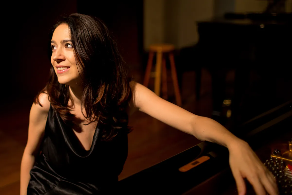 Erika Ribeiro já lançou quatro álbuns, um deles foi indicado ao Grammy Latino 2022 na categoria "melhor Disco de Música Clássica"