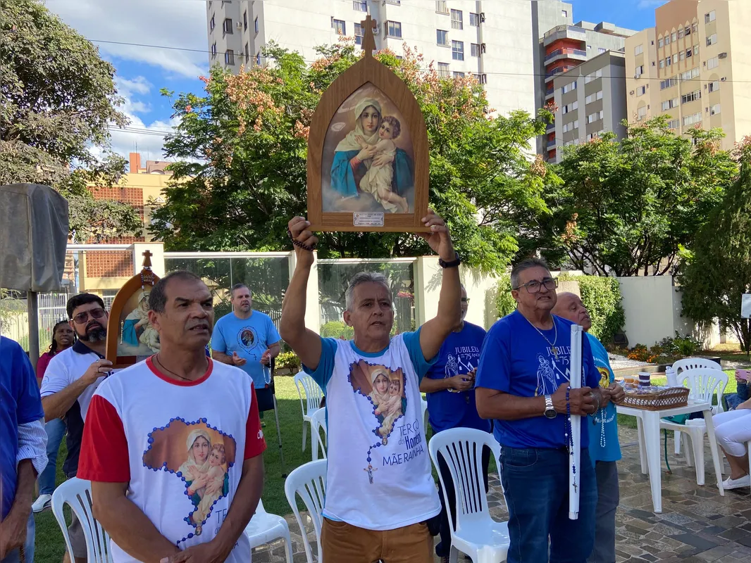 Imagens da Mãe e Rainha Três Vezes Admirável foram abençoadas durante a missa
