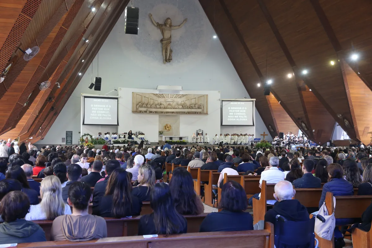Imagem ilustrativa da imagem Fiéis lotam Catedral nas celebrações ao Padroeiro de Londrina
