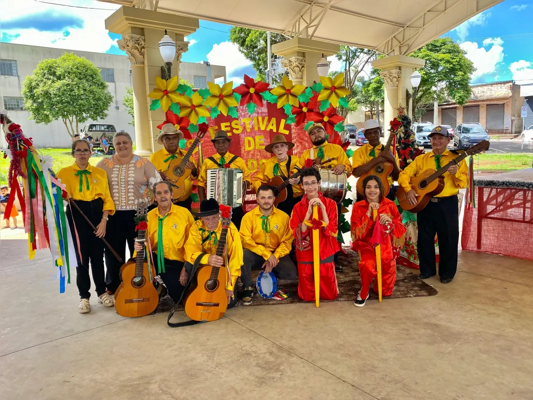 O mestre Francisco Garbosi comanda a Folia de Reis em Londrina e leva a tradição religiosa a outras cidades do Brasil valorizando a cultura popular