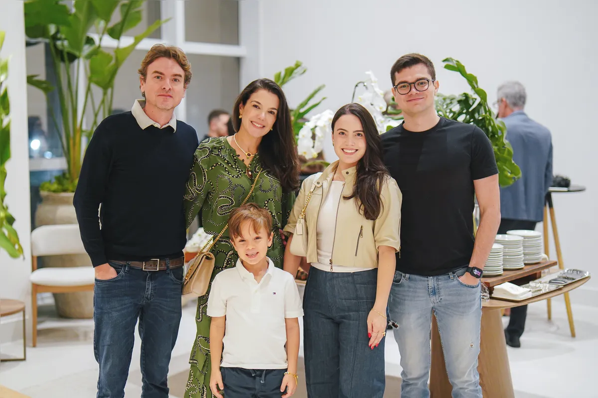 Fernando e Lilian Soares, Vitória Angonese e Eduardo Soares