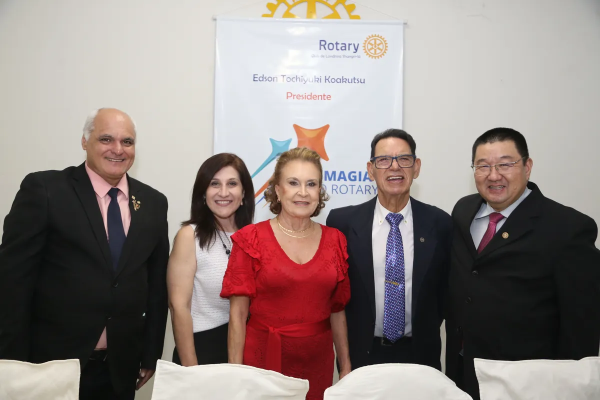 Luiz Fabrício, Roberta Carnevalli, Dr Maria José Stanzano, Antonio Gomes e o presidente do clube Edson Koakutsu