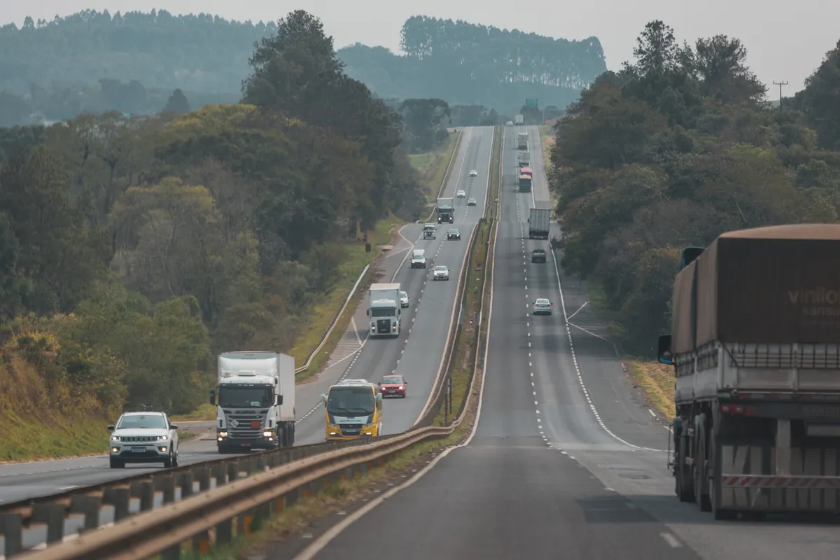 Imagem ilustrativa da imagem Governo assina contratos dos lotes 3 e 6 das rodovias do Paraná