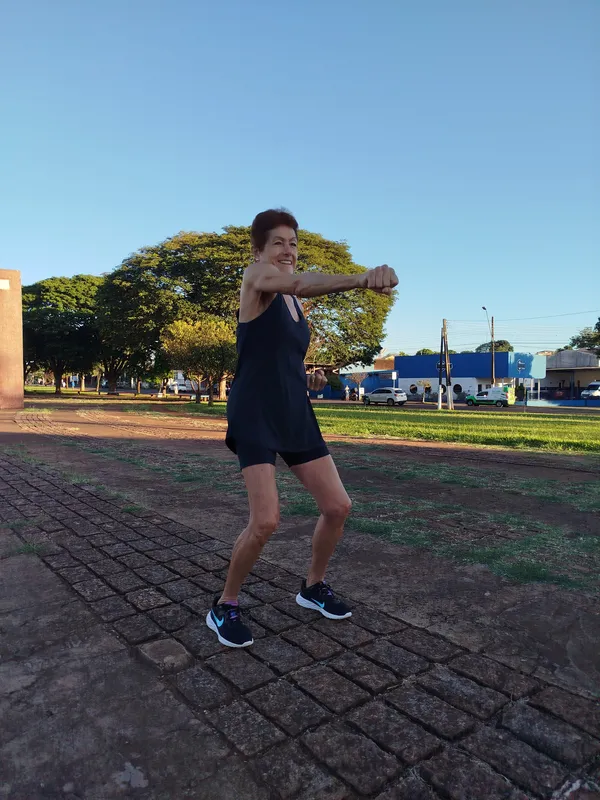 Ana Maria Oliveira: instrutora do grupo criou uma sequência que mistura alongamento, aeróbica e posturas de Tai Chi Chuan