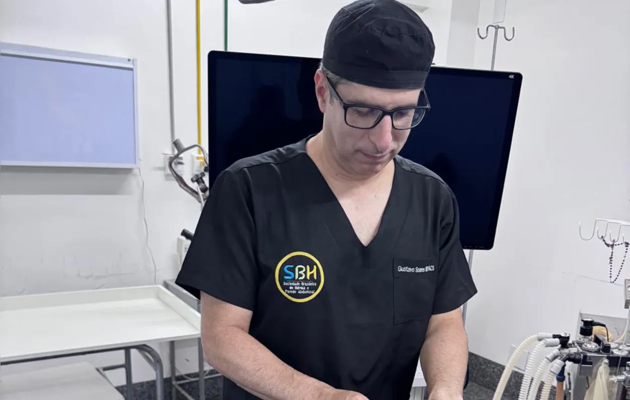 Gustavo Soares, presidente da SBH, explica que a cirurgia aberta era o único tratamento para a hérnia até o século passado, o que foi evoluindo para o procedimento videolaparoscópico