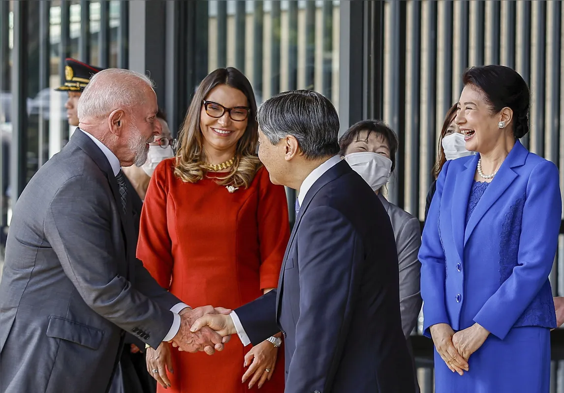 O presidente Lula e Janja recebem os cumprimentos do Imperador Naruhito e da Imperatriz Masako