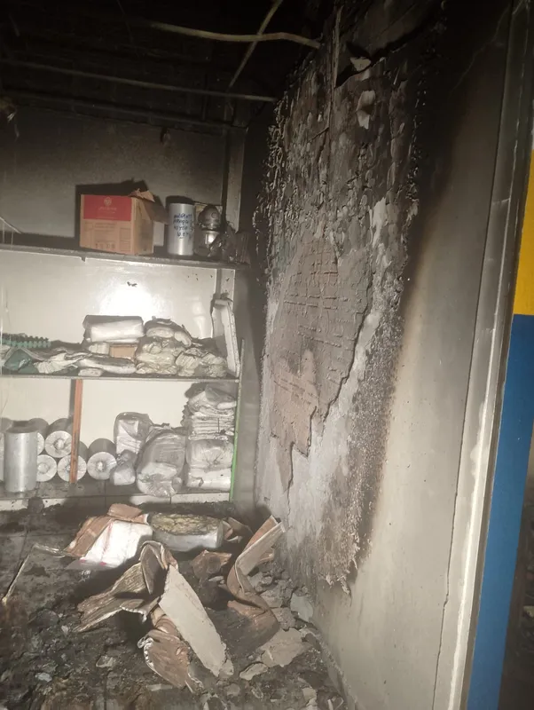 Imagem ilustrativa da imagem Incêndio causa danos à Central da Merenda Escolar de Arapongas