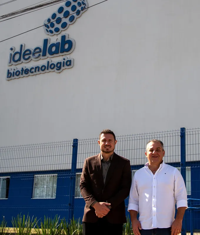 CEO da IdeeLab, Ronaldo Dalio, com o prefeito de Cambé, Conrado Scheller