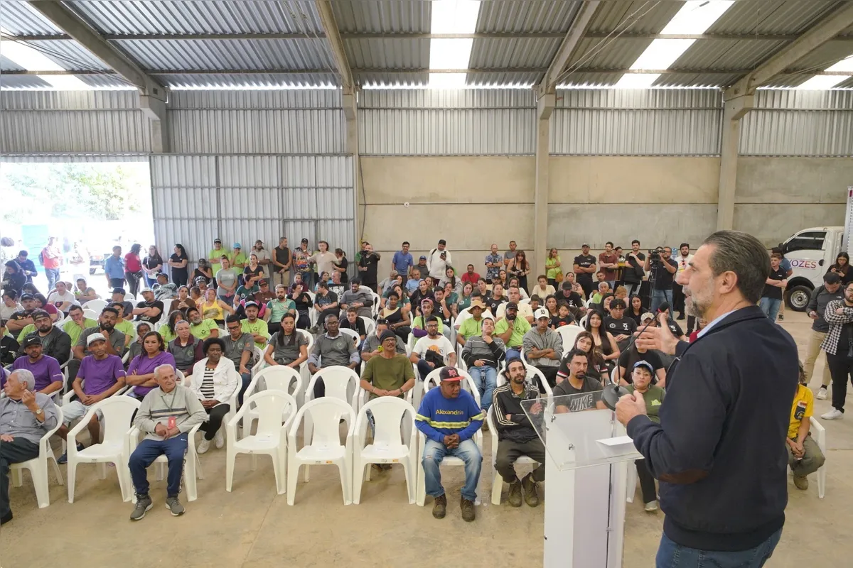 Imagem ilustrativa da imagem Itaipu entrega equipamentos para 13 cooperativas de catadores de Curitiba
