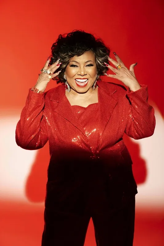 Alvioce: a diva do samba volta a Londrina para mostrar álbum de inéditas no dia 28 de junho, no Iate Clube