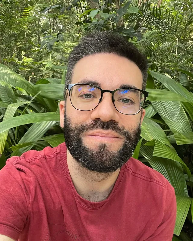 Bruno Carmelo também é membro da ABRACCINE (Associação Brasileira de Críticos de Cinema) e da FIPRESCI (Federação Internacional de Críticos de Cinema)