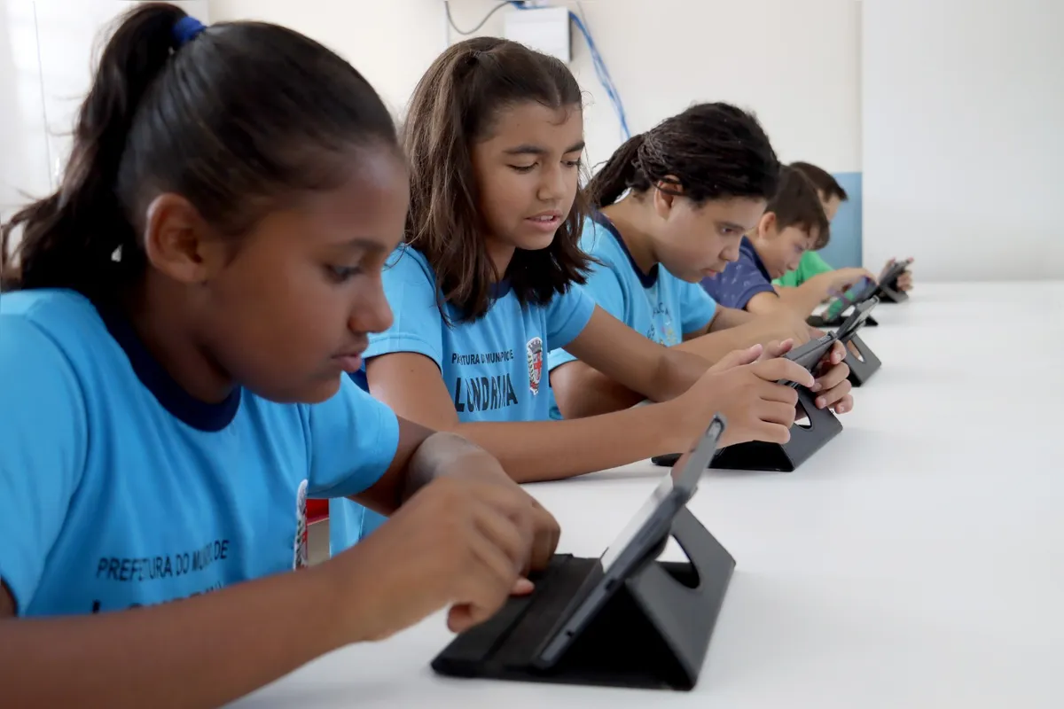 Ao final de cada etapa da oficina de Letramento Digital, os alunos elaboram projetos ligados a temas de seu interesse