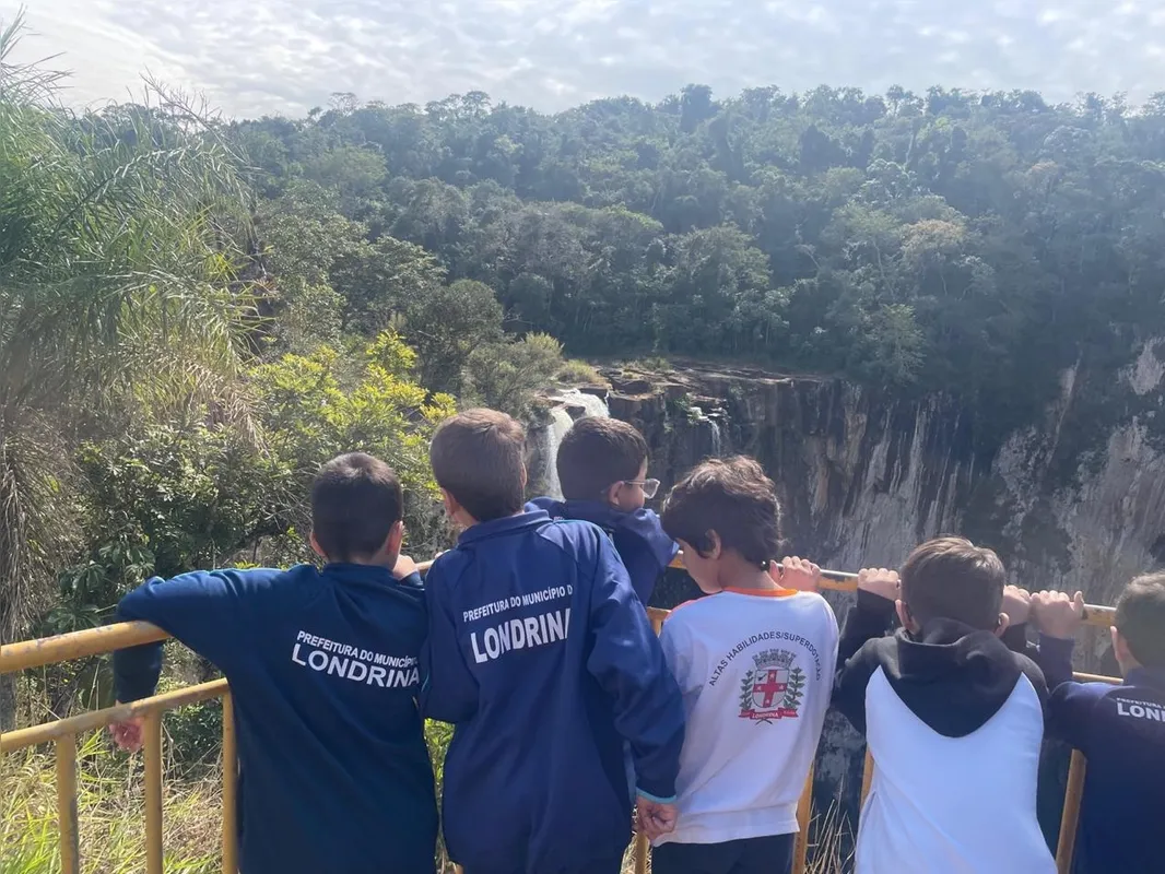 Na Semana de Altas Habilidades e Superdotação, os alunos também tiveram atividades no Salto do Apucaraninha, desenvolvidas dentro do contexto da comunidade escolar indígena