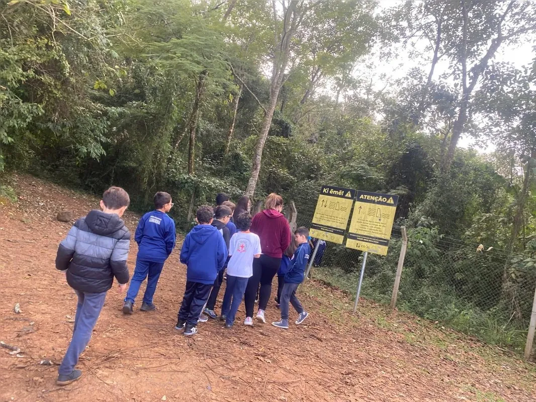 Na reserva Apucaraninha, os estudantes conheceram de perto o modo de vida  indígena, o objetivo é promover a educação intercultural