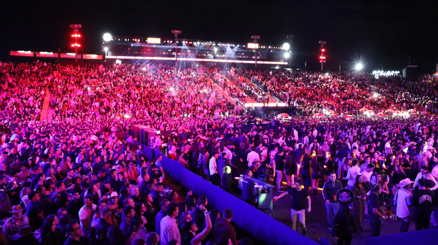 Segunda noite de shows na ExpoLondrina lotou a Arena ao reunir grandes nomes como Luan Santana, Daniel, Ana Castela e Luiz Cláudio & Giuliano na abertura