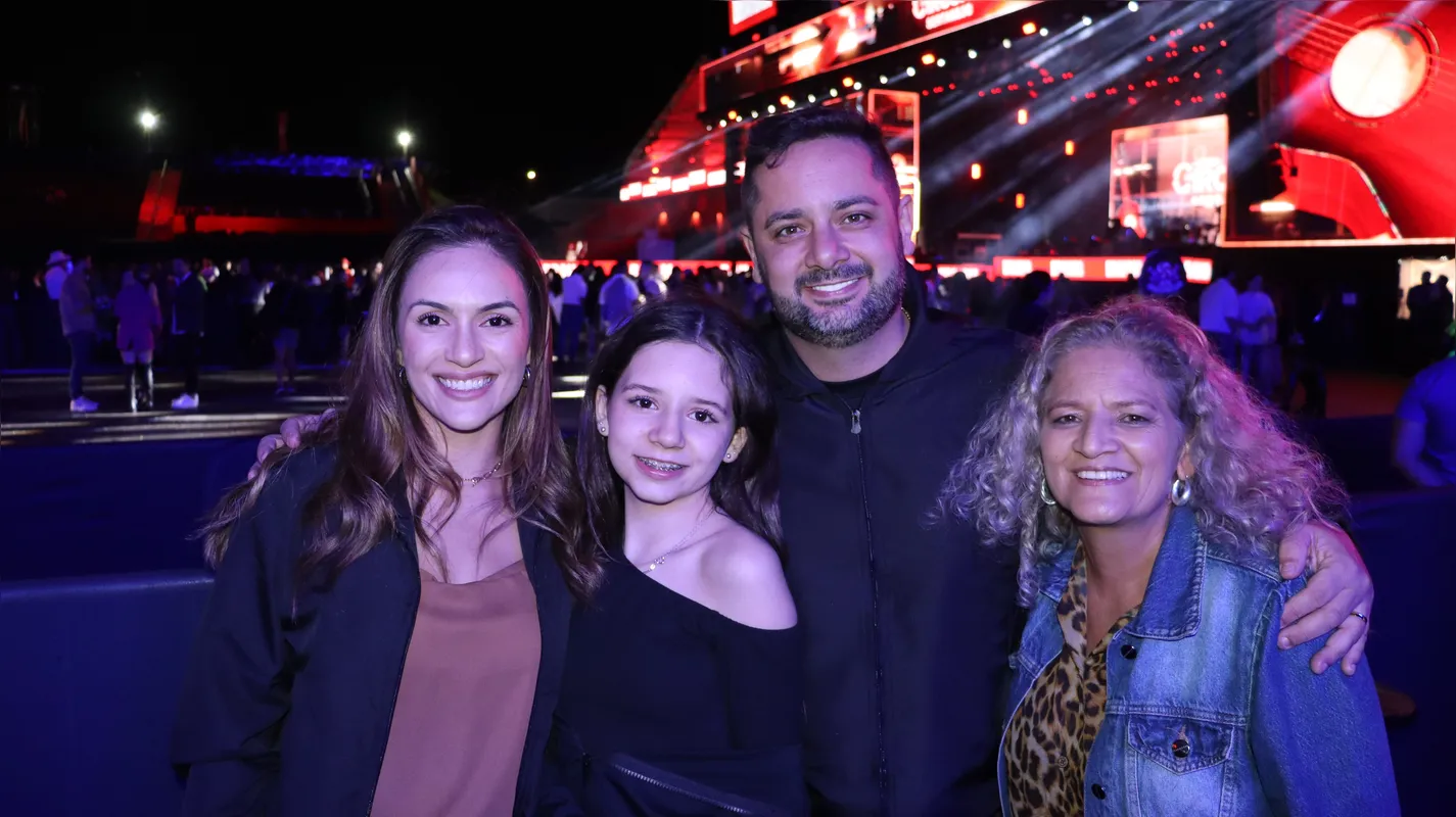 Maria Clara Duarte, 12 anos, veio de Cambé para assistir o show de Luan Santana com a família