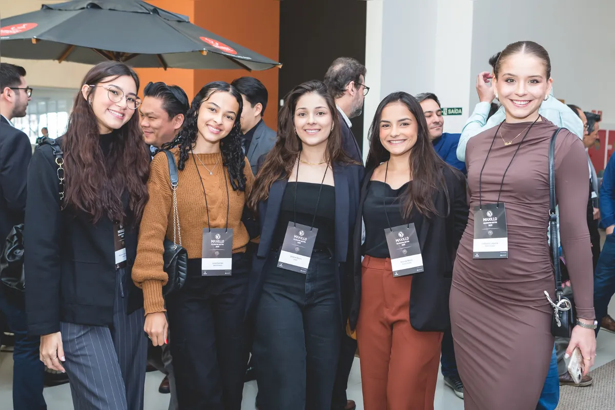 Fellows da MAXILLO, Mariana Yamada Amorim, Luiza Gusmão, Edilaine Nunes, Amanda Mioto e Gabryella Jubanski Machado