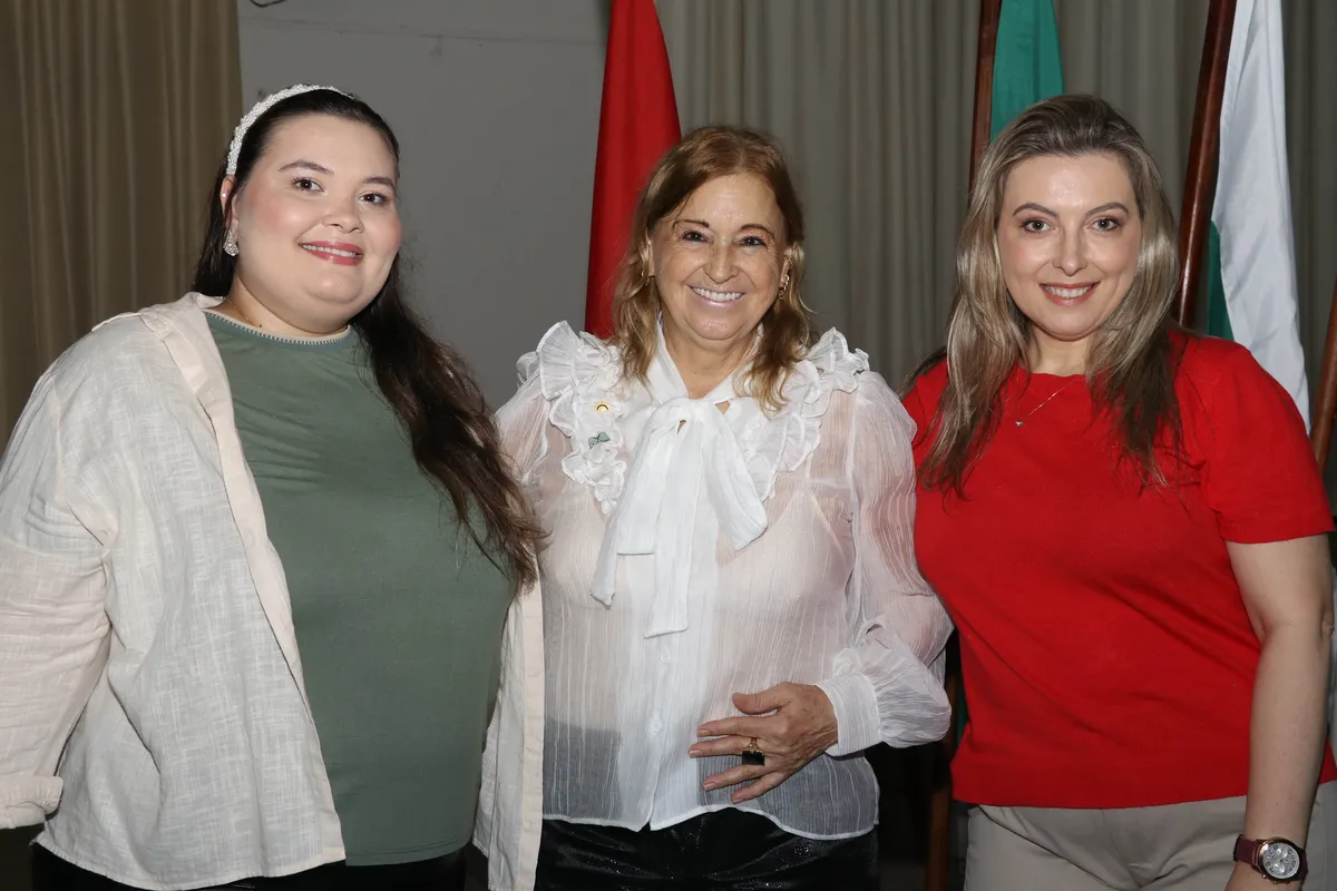 Yasmin lazarin, Felícia Watanabe e Denize Lazarin