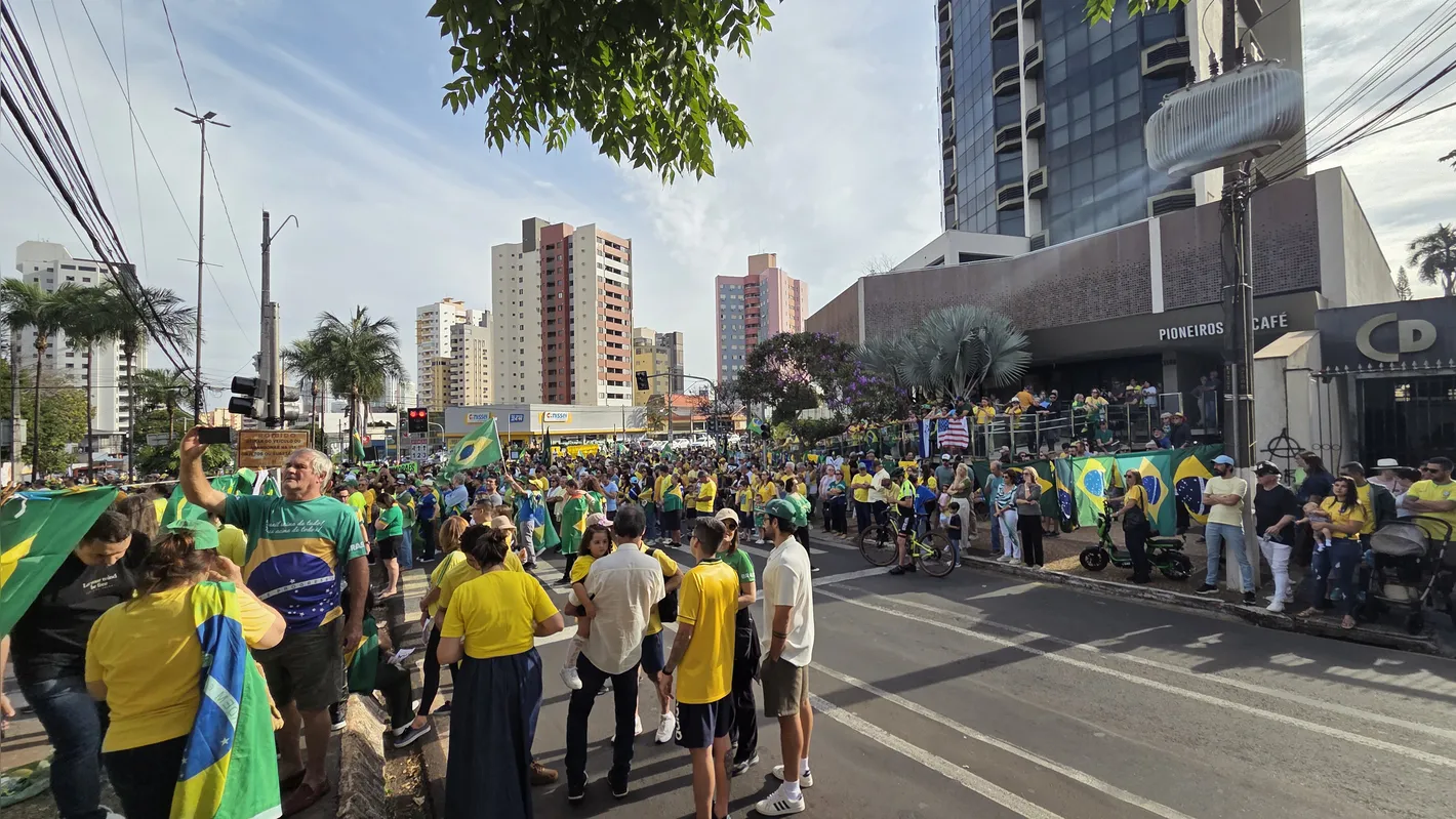 Imagem ilustrativa da imagem Manifestação em Londrina pede impeachment de Lula e Moraes