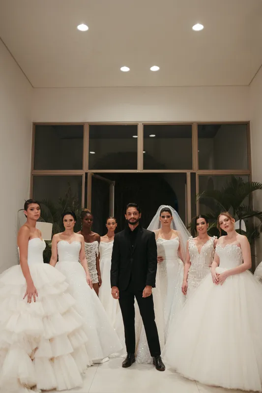 Samuel Oliveira e suas modelos