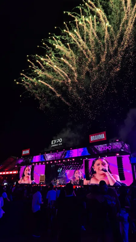 Mari Fernandez animou o primeiro Sunset da EXpoLondrina, logo após o show de Gustavo Mioto, com o seu "forronejo"