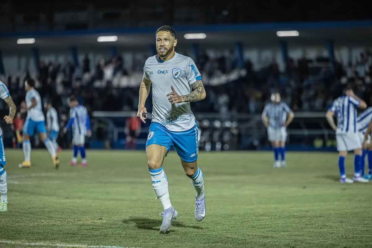 Lucas Marques marcou mais um gol a camisa do Tubarão; já são três gols na Série C