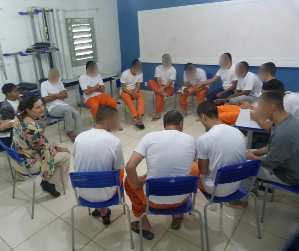 Projeto de leitura na PEL II, parte da extensão acadêmica "Saúde Integral", leva poesia para a 
unidade prisional para reflexão, troca e escuta por meio da literatura