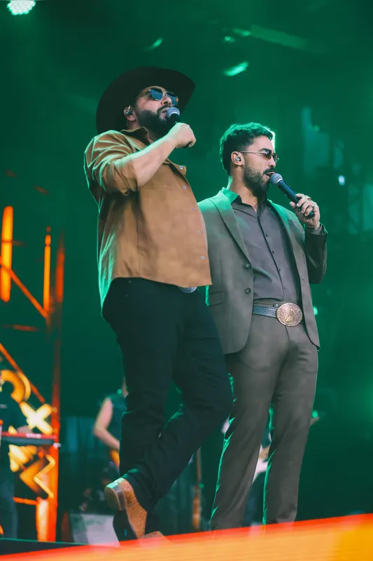Léo & Raphael também estiveram no encerramento do últmo Sunset e comemoraram a prsença na ExpoLondrina 2025