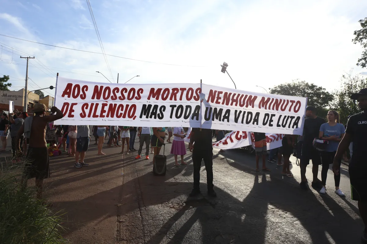 Imagem ilustrativa da imagem Morte de jovens pela PM em Londrina completa um mês