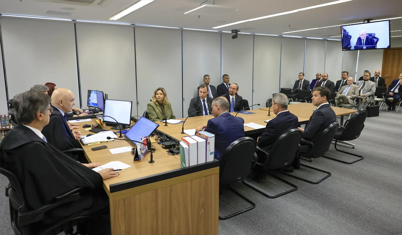 Braga Netto negou mais uma vez ter entregue dinheiro a Mauro Cid durante acareação no Supremo