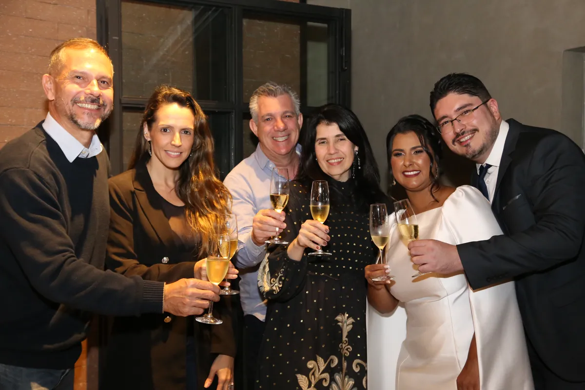 Bernardo Albertoni de Lima,Talita Oriane, Dr Paulo Pimenta, Natasha Carvalho Pimenta, com os noivos Stela Regina Damasceno e Marlon Santos
