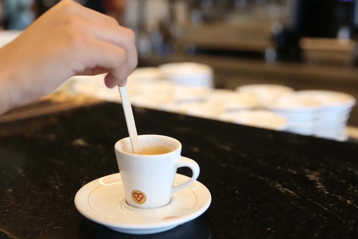 Cada brasileiro consome, em média, 1.435 xícaras de café por ano, segundo a Abic